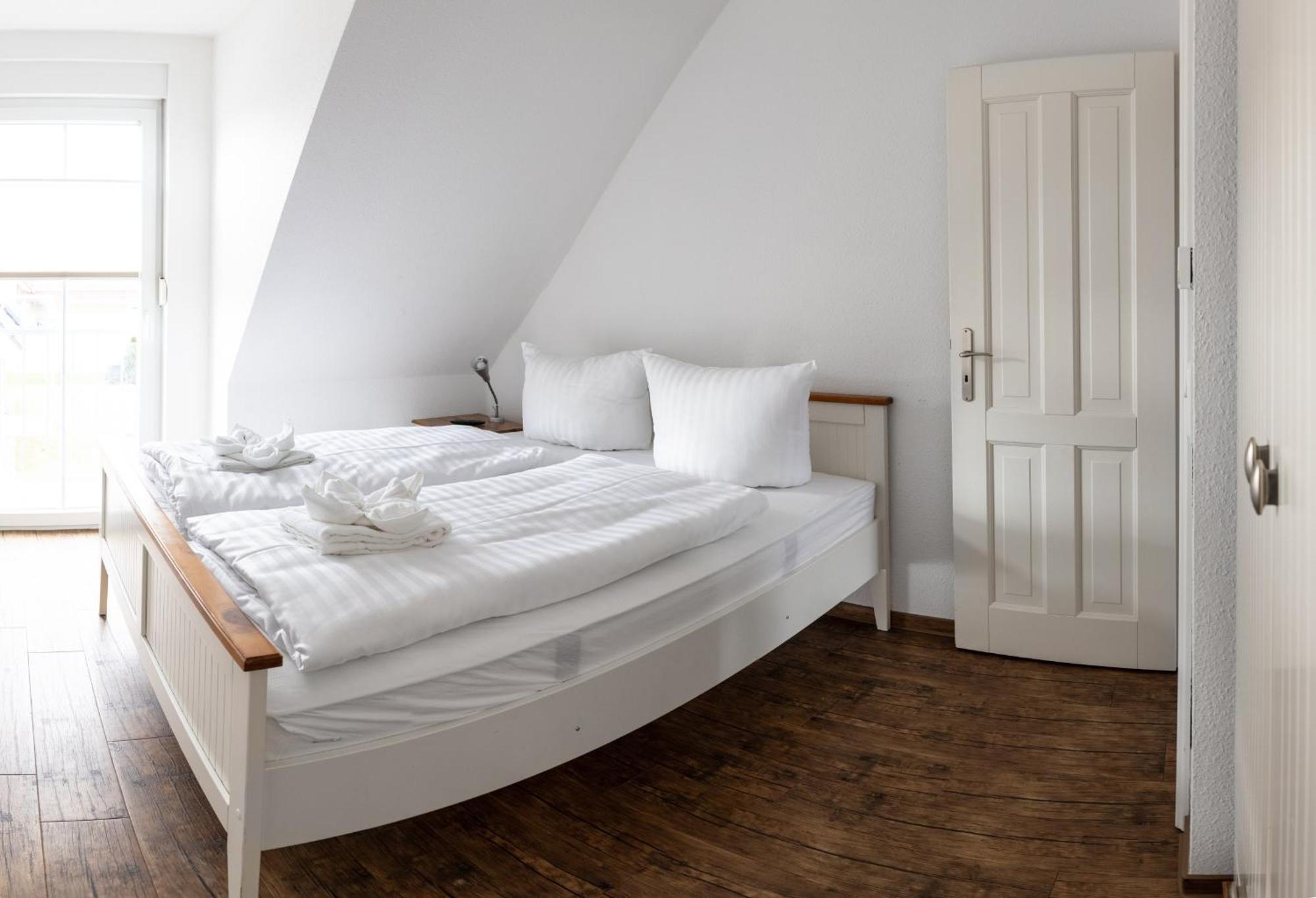 Meerferienhaus - Haus Schlehenweg ツィノヴィッツ エクステリア 写真